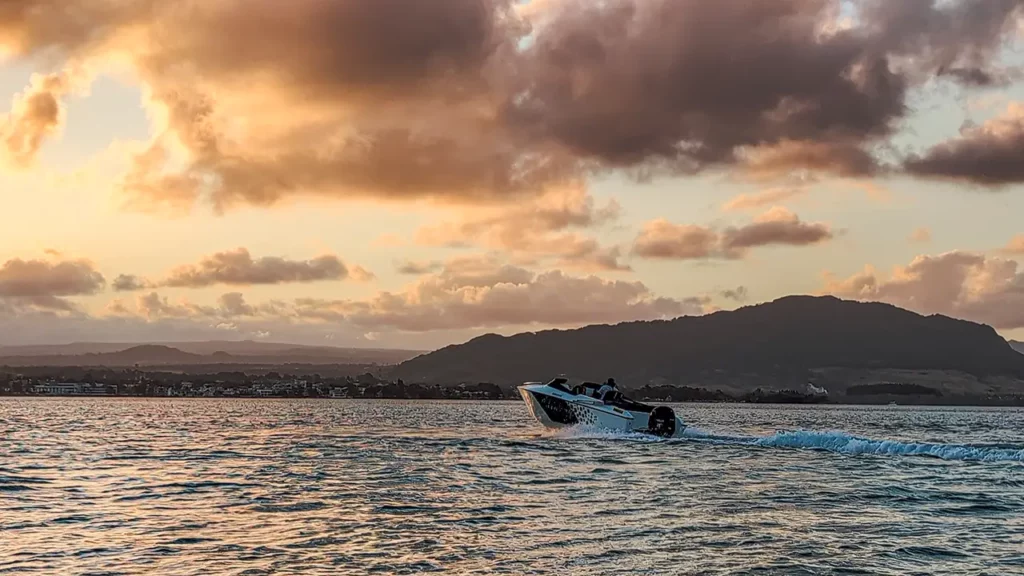 Summer Wings Cruise - Tour en hors-bord au coucher du soleil