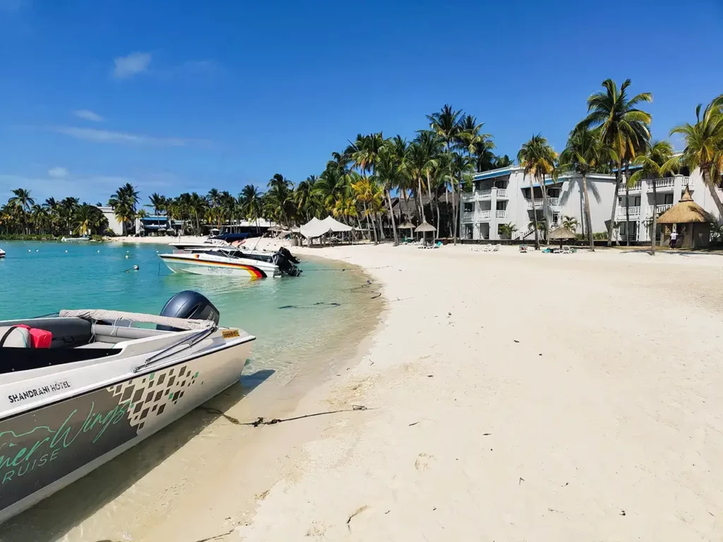 Ailes d'été - Bateau à moteur Shandrani Beachcomber Resort Hotel